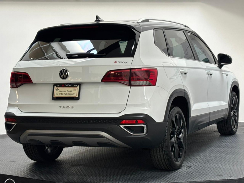 Volkswagen Taos  5 pts. Highline Black, 1.4T, 150 HP, TA, piel, f. led, TP, rieles en techo, RA-18 2022